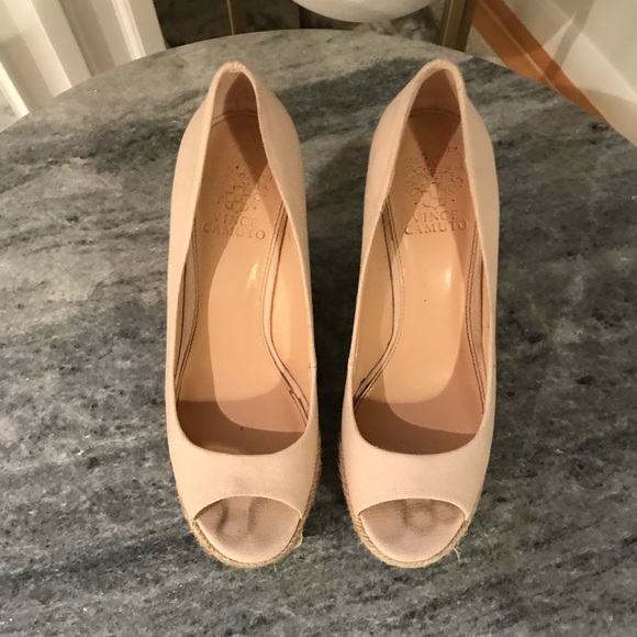 Vince Camuto light cream cork wedges - Picture 3 of 5